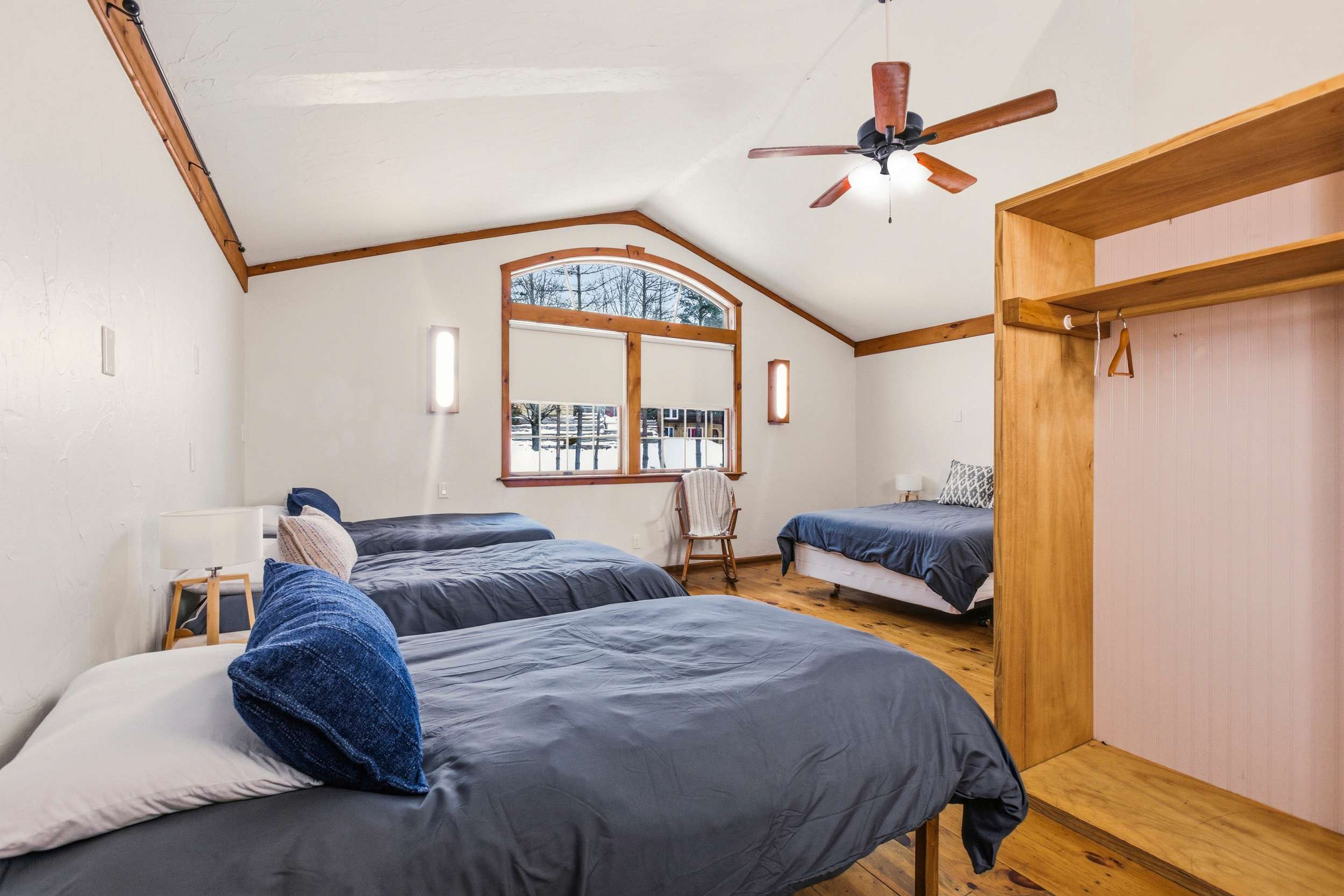 Four-person shared room